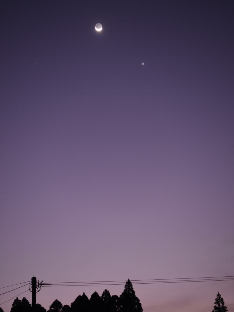 明け方の細い月と金星 | 鹿児島県天文協会