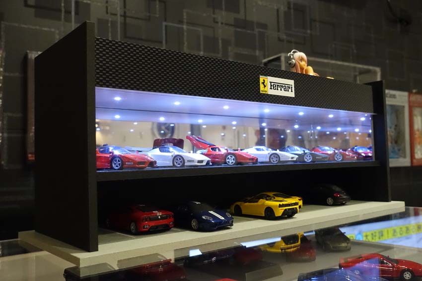 ストア Ferrari(フェラーリ)ミニカーコレクションケース共 Ferrari