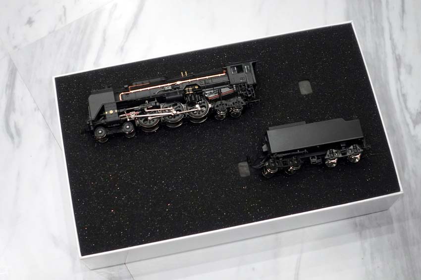 天賞堂 C62形蒸気機関車 ＜常磐タイプ ゆうづる牽引機＞とカンタム