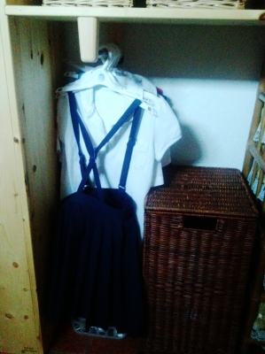 洗面脱衣所の棚 制服かけ