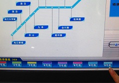 画面下の路線ボタンのあと目的地の駅名にタッチ