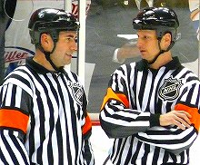 2季前からNHLに導入されたレフェリー二人制