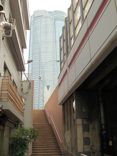 六本木トンネルの階段