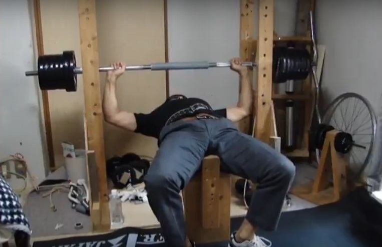 90kg ベンチ プレス ベンチプレスMAX80kgの体の見た目はどれくらい？ガリガリが筋トレして何ヶ月かかった？