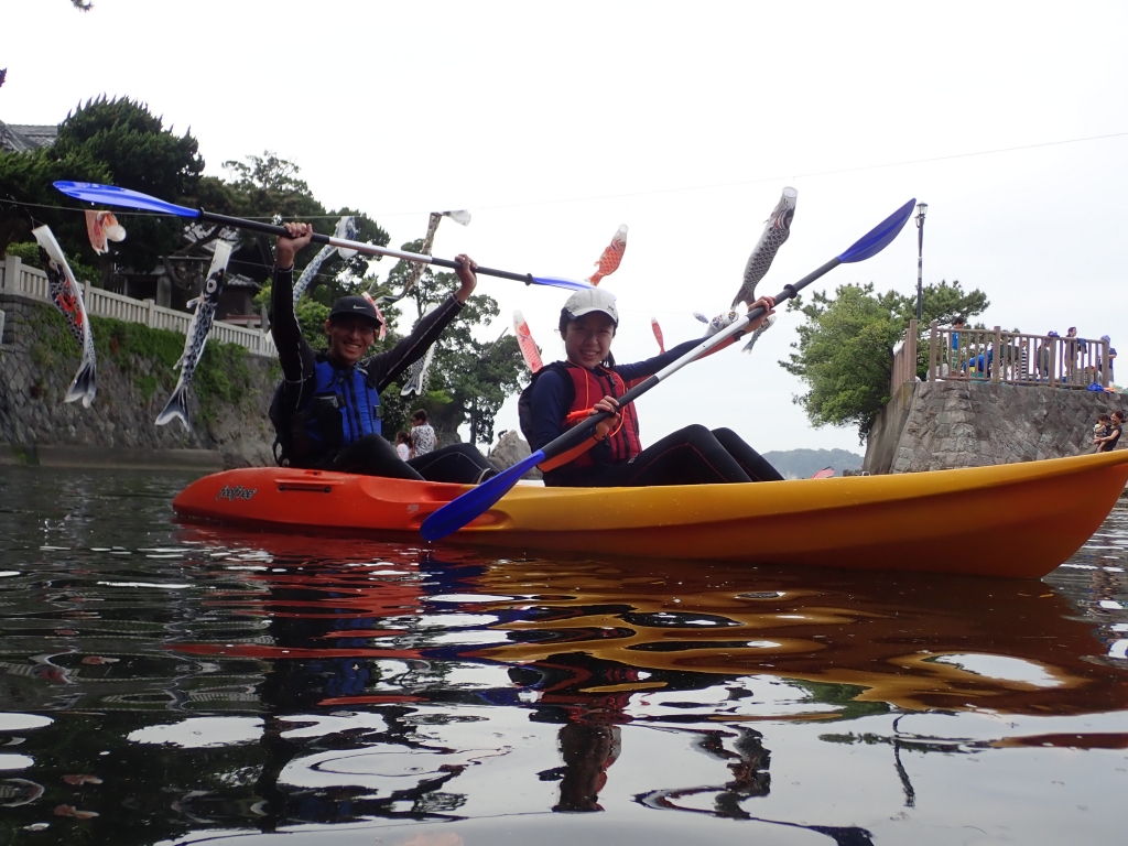 女子陸上部のぞき洋式トイレ 夏の水みな 面も に輝く