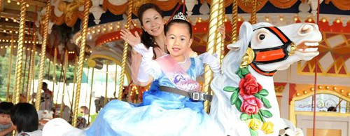 ディズニーの噂・裏技・裏話_キャッスルカルーセルの木馬は外側と内側で大きさが違う