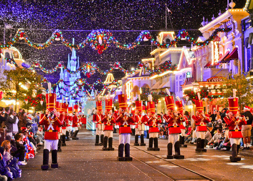 ディズニーの噂・裏技・裏話_クリスマスムード溢れる海外ディズニーリゾートのクリスマスイベント