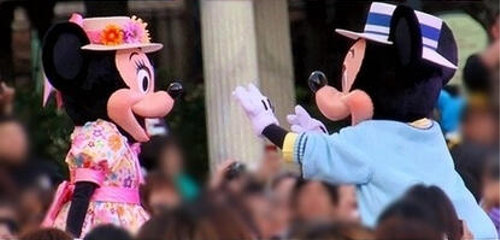 ディズニーの噂・裏技・裏話_ミッキーが女性ダンサーと仲良くハイタッチした結果