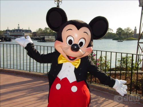 ディズニーの噂・裏技・裏話_いたたたた…ハプニングでミッキーの鼻がいろいろとすごいことに