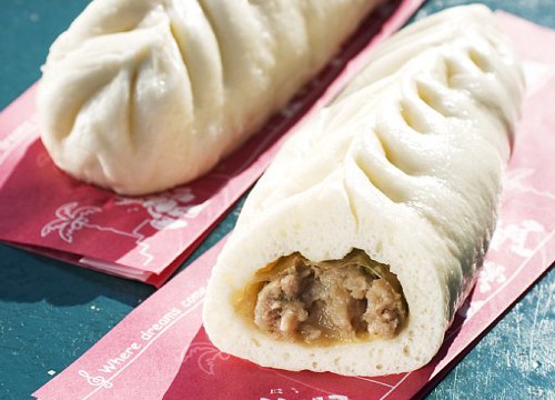 ディズニーの噂・裏技・裏話_ギョウザドッグを販売するリフレッシュメント・ステーションの付近で人だかりができる理由とは