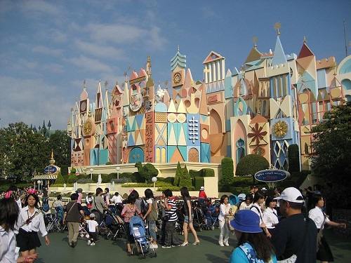 ディズニーの噂・裏技・裏話_ディズニーランドに行くとやってしまいがちなことランキングで第一位に輝いた行動とは