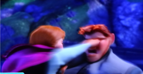 ディズニーの噂・裏技・裏話_「アナと雪の女王」で殴られた時のハンス王子の顔がすごいと話題に
