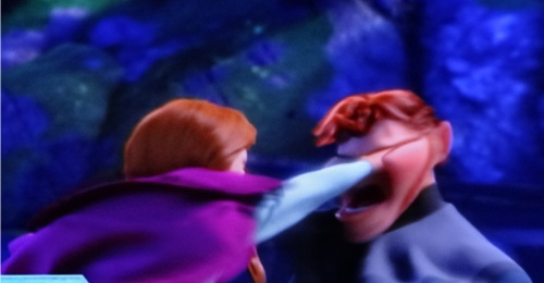 ディズニーの噂・裏技・裏話_「アナと雪の女王」で殴られた時のハンス王子の顔がすごいと話題に