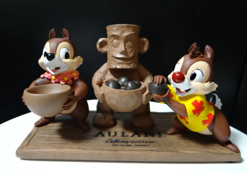ディズニーグッズ】アウラニ限定チップ＆デールの彫刻置物