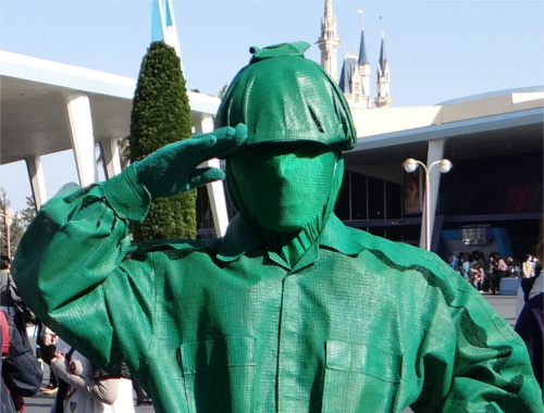 ディズニーの噂・裏技・裏話_グリーンアーミーメンは東京ディズニーリゾートと香港ディズニーランドで大きな違いがある