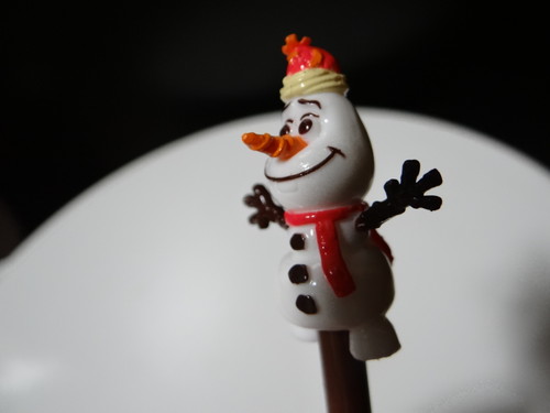 ディズニー雑学・トリビア・裏話_クリスマス限定!オラフのスーベニアスプーンを360度チェック