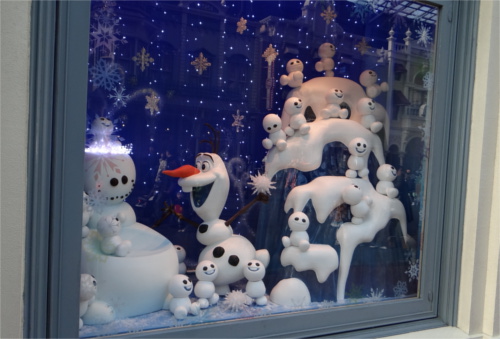 「アナとエルサのフローズンファンタジー」の準備着々と!アナ雪イベントを盛り上げるフォトロケーション_オラフ