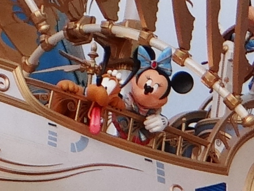 ディズニーシーの15周年でエントランスに登場した船の名前_5