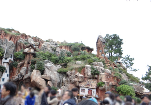 ディズニーランドではゲスト参加型の防災訓練が行われている_2