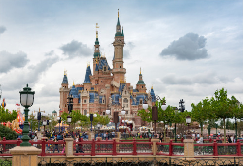 上海ディズニーと東京ディズニー、入園者1,000万人を早く突破したのはどっち?