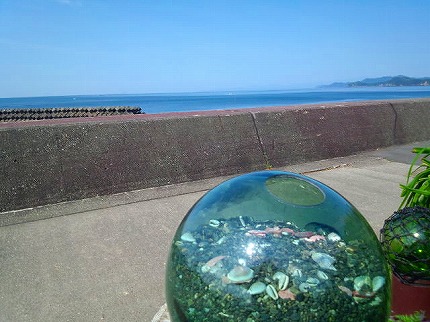 ビン玉と海 (2).jpg