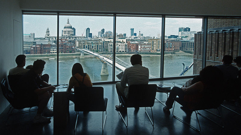 800px-Tate_modern_london_2001_06.jpg