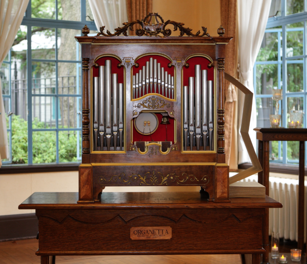 手回しオルガネッタ 手回しオルガネッタ オルガン」は、楽器の姿になった自分の分身