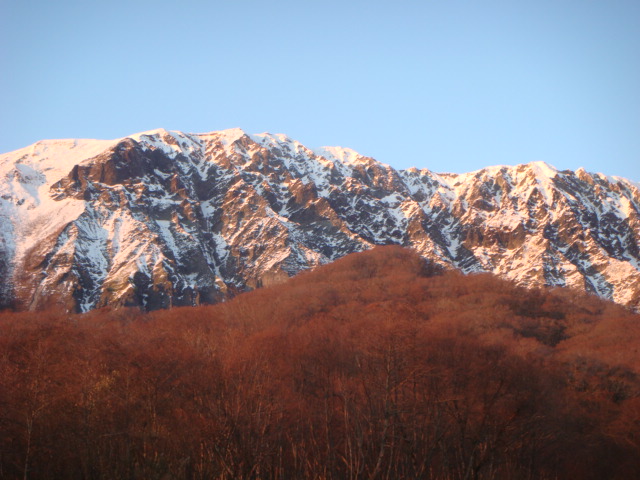 夕陽に染まる大山南壁