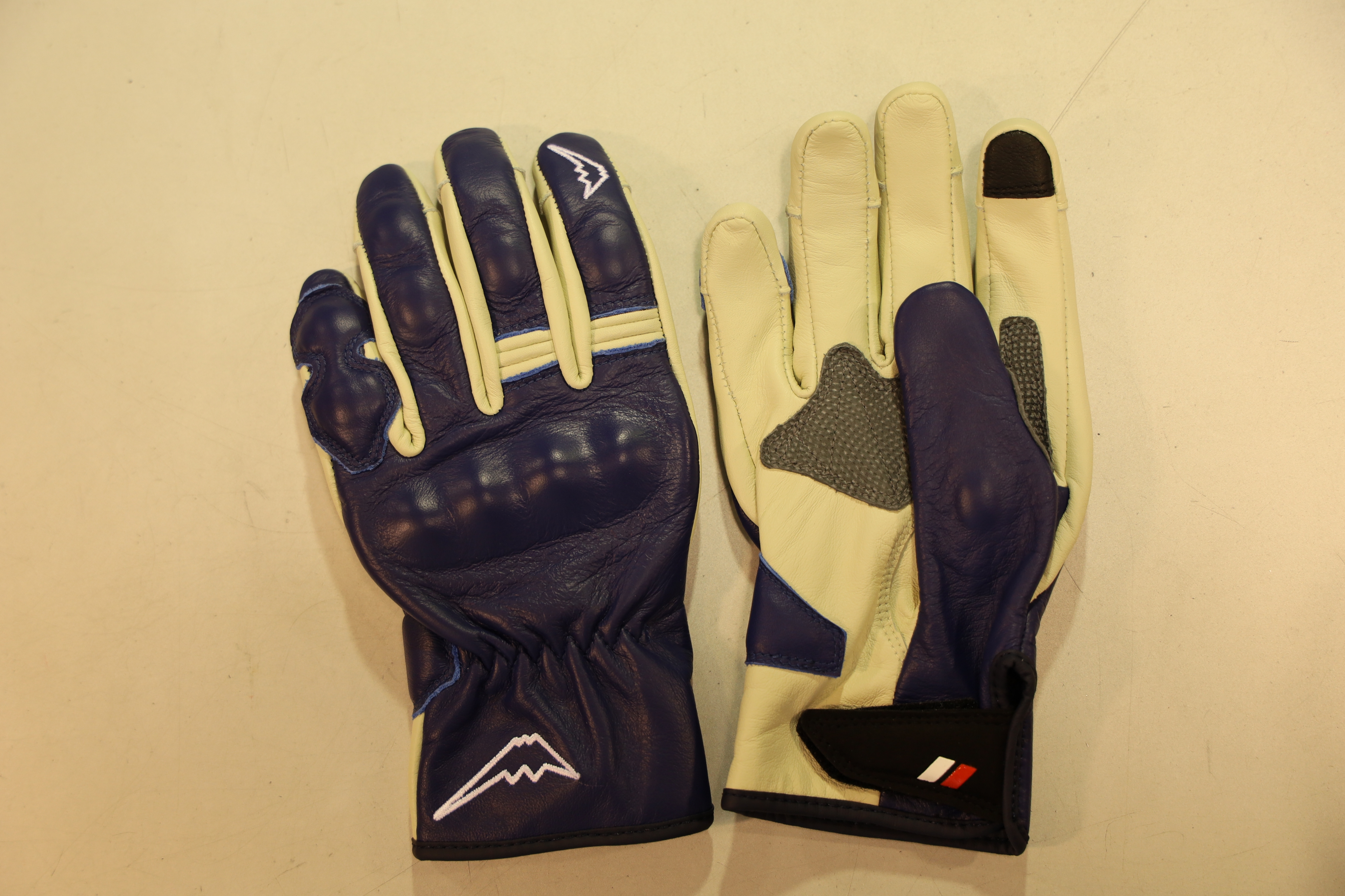 クシタニ レイヴングローブⅢ Mサイズ レイヴングローブⅢ - バイク