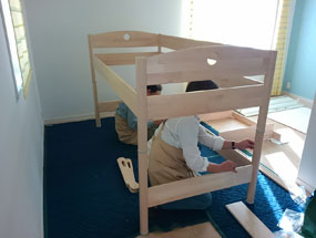 子ども部屋でベッドの組立て