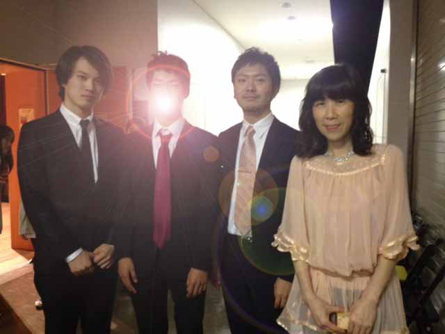 20130428発表会24ゲストと卵逆光