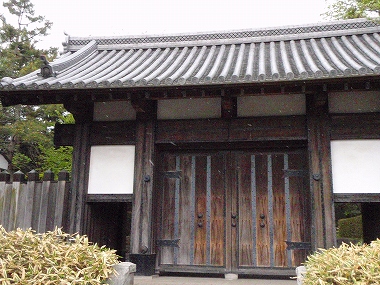 忍城門