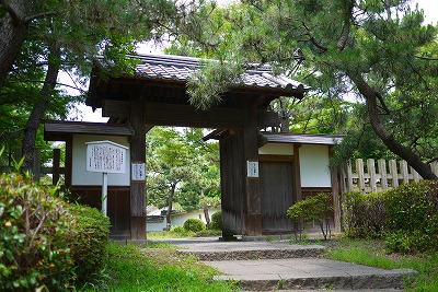 伝進修館表門