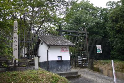 津山城 大戸櫓跡櫓台が見える側入り口