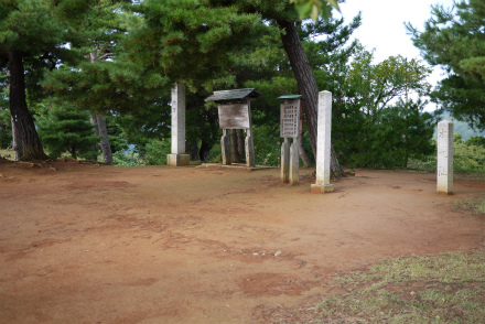 春日山城本丸跡