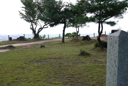春日山城天守台