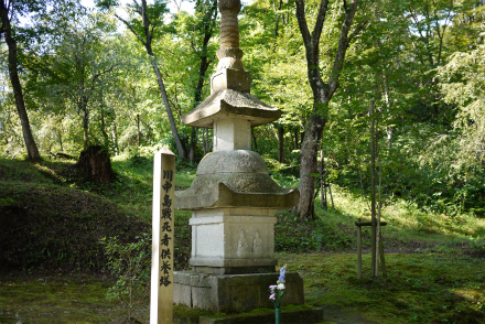 川中島戦死者供養塔