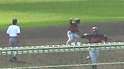 2塁ベース上で、ガッツポーズ!