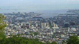 ベンチから見る芦屋の市街地