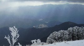 時折、陽が射して…
