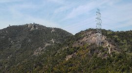 左が山頂