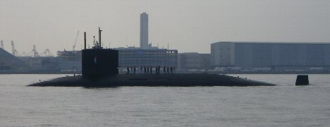 ぉおっ! 潜水艦が…
