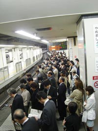 凄い人。超満員電車!