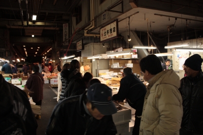 市場に一般客来場