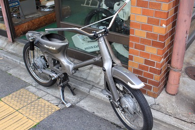 トラッカー的な・・・ | スーパーカブのカスタムin京都モトブラン 