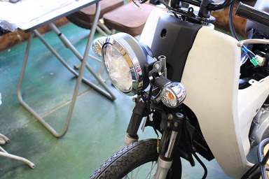 ヘッドライトステーの加工 | スーパーカブのカスタムin京都モトブラン ブログ Moto-Blanc