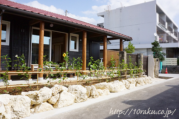 平屋風木造2階建て