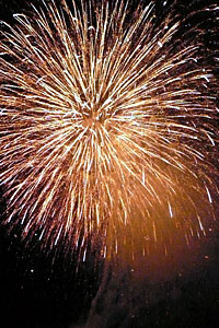 花火で開幕した第33回天塩川まつり