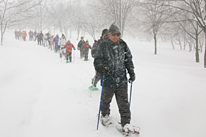 吹雪の中歩いた「雪原ウォーキング」
