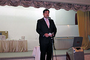 ご挨拶する上川南支部の秋保支部長